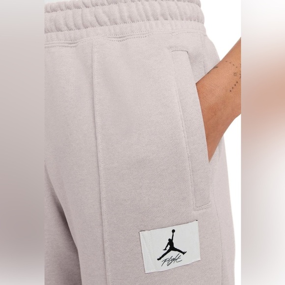 Jordan Essentials Pleated Fleece Cuffed Sweatpants Beige/Gray Women's Size XS - Picture 7 of 15